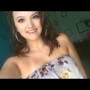 Meet your Posher, Alexis